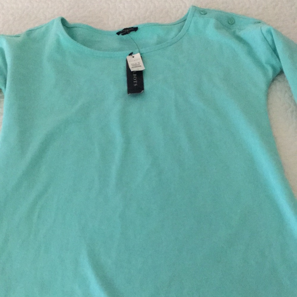 Casual top never worn